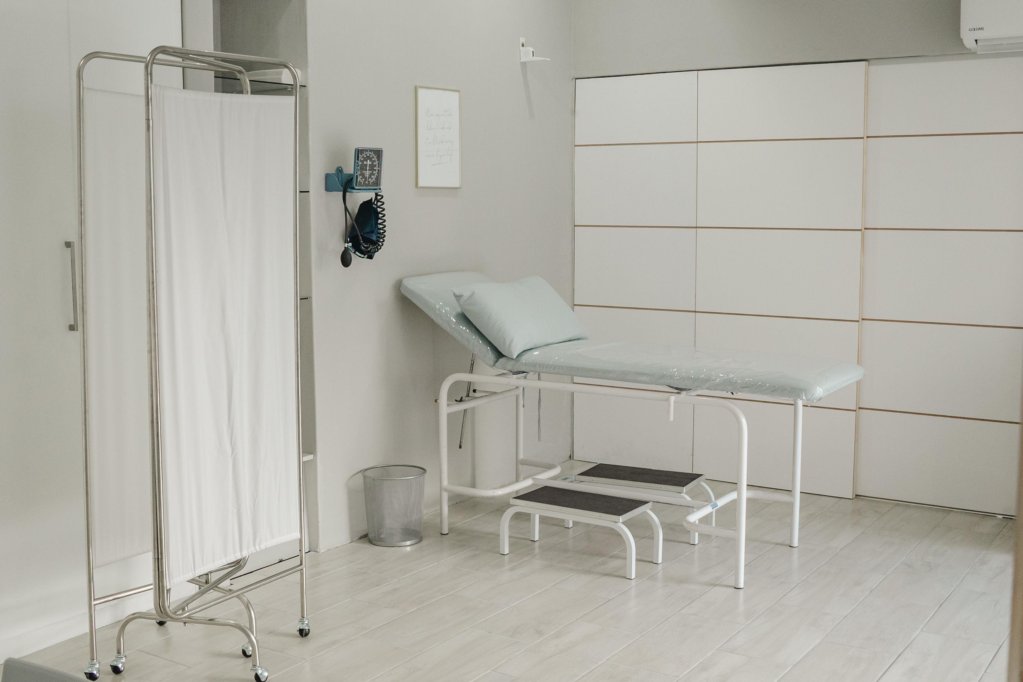 Consultation room and examination table at the practice
